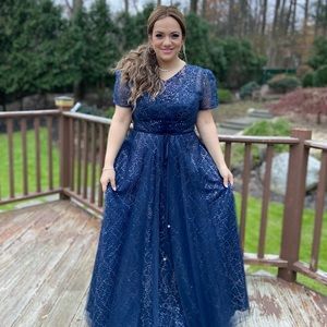 Carmen Marc Valvo size 12 navy gown